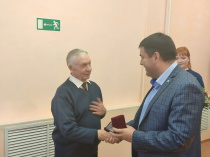 Афанасий Арсентьевич Кобзев награжден Почетным знаком "За заслуги перед Майминским районом"