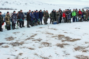 К 95-летию Майминского района: любители подледной ловли рыбы состязались на Черемшанском пруду