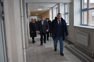Глава Майминского района провёл выездное совещание по образовательным объектам Кызыл-Озека