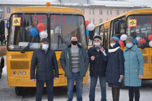 Школы Майминского района получили три новых автобуса