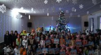 В Республике Алтай Полицейский Дед Мороз поздравил участников Новогоднего бала ЮИД