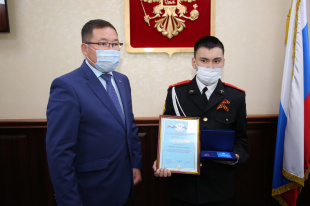 Арутай Суркашев получил награду «Горячее сердце»