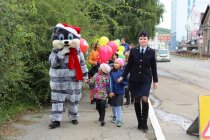 Автоинспекторы Республики Алтай показали школьникам безопасный маршрут до образовательного учреждения