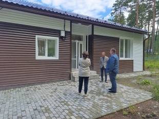 В Майминском районе проверили ход работ на социально значимых объектах 