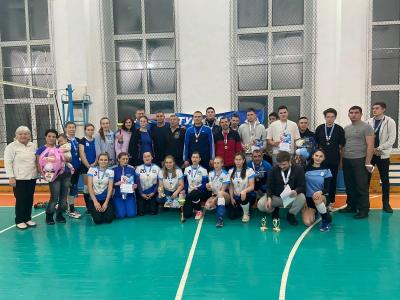 Соревнования по волейболу памяти учителя физическое культуры МБОУ "Майминская СОШ№3 им. В.Ф. Хохолкова" Владимира Сергеевича Новоторженова.